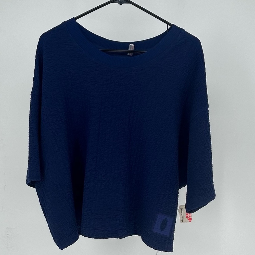 FP MOVEMENT TEXTURED INSPIRE TEE SIZE MEDIUM NWT IN ATLANTIC